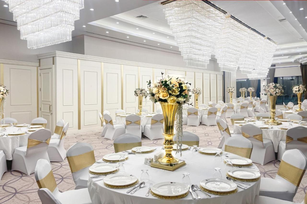 The Conforium Hotel Van Luaran gambar