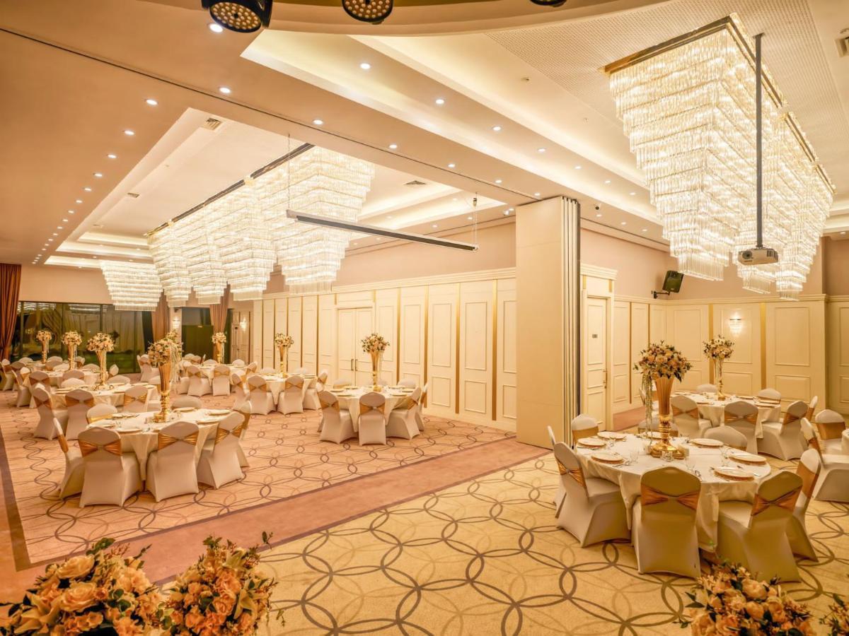 The Conforium Hotel Van Luaran gambar