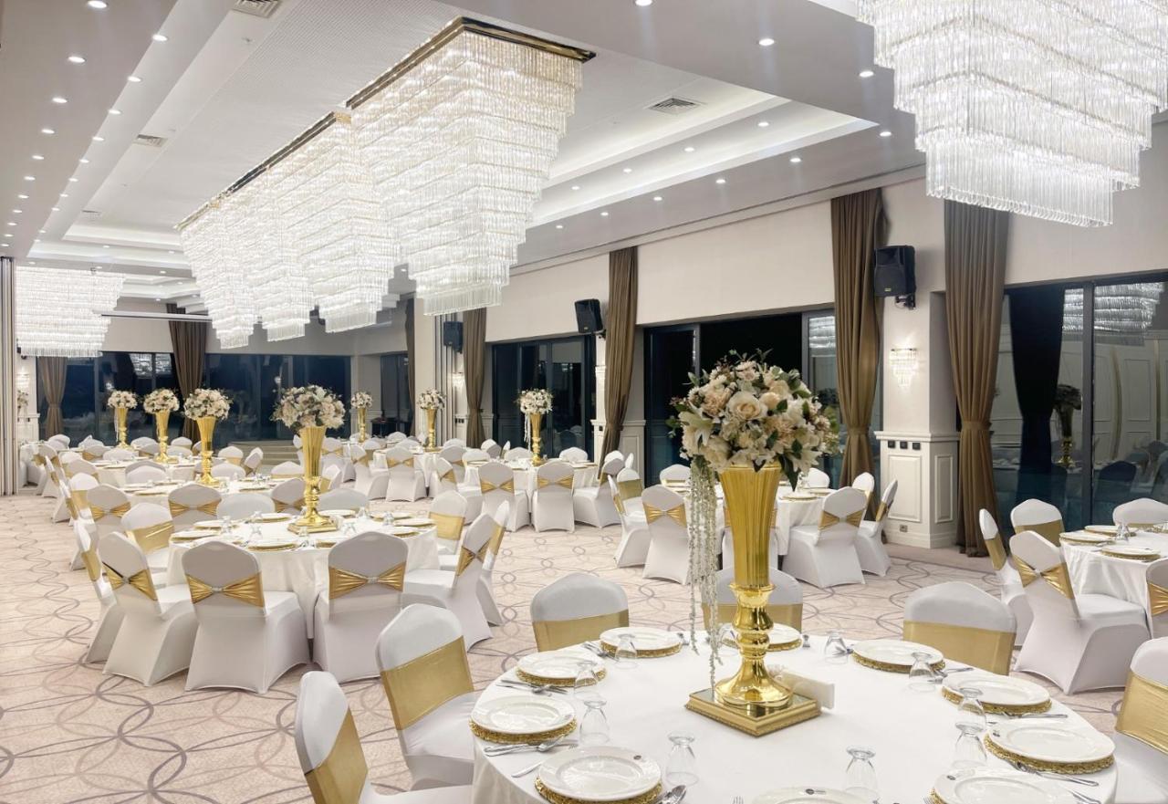 The Conforium Hotel Van Luaran gambar