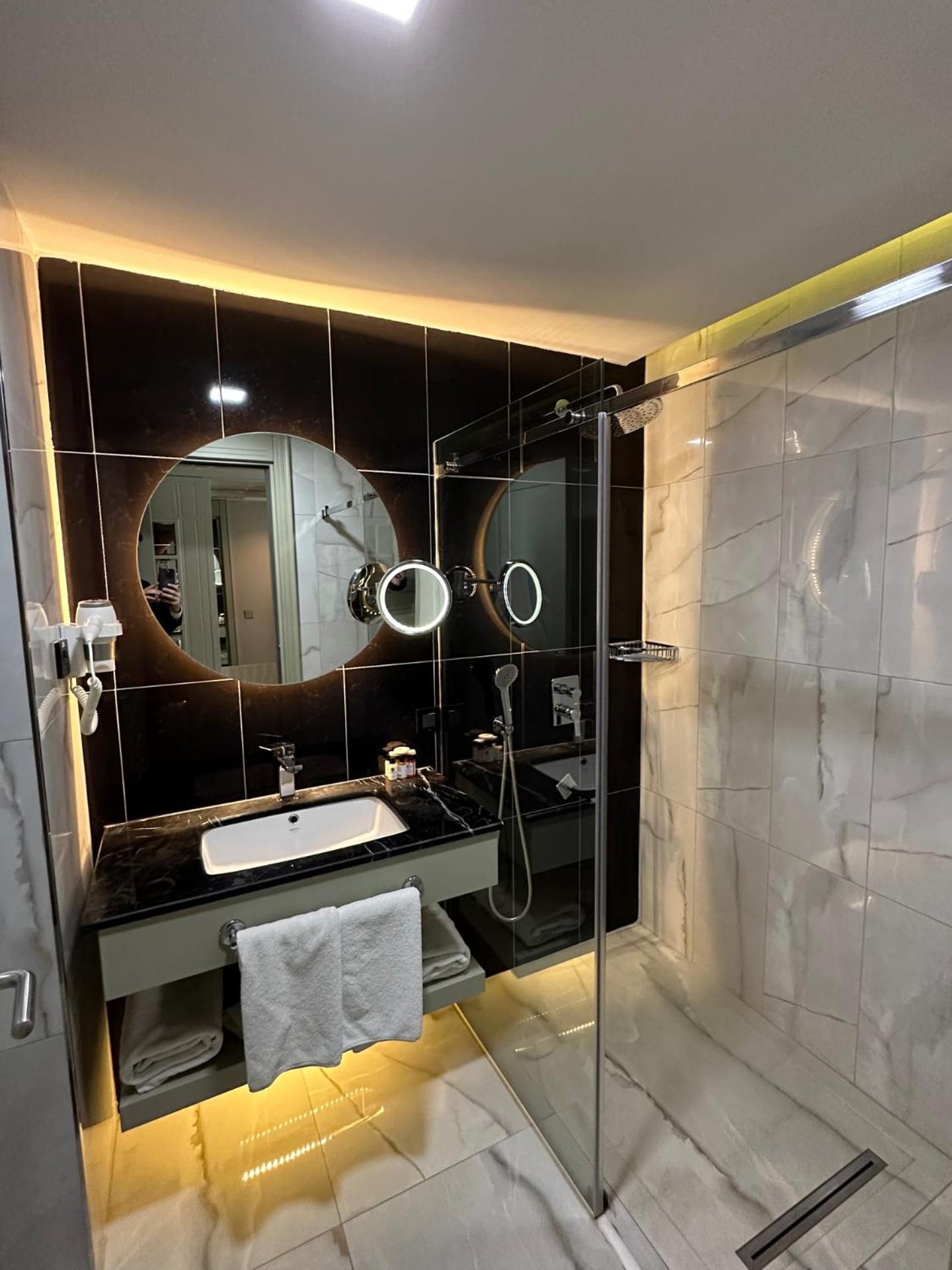 The Conforium Hotel Van Luaran gambar