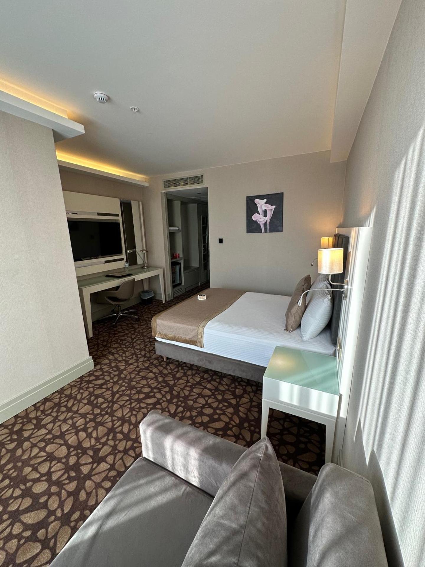 The Conforium Hotel Van Luaran gambar