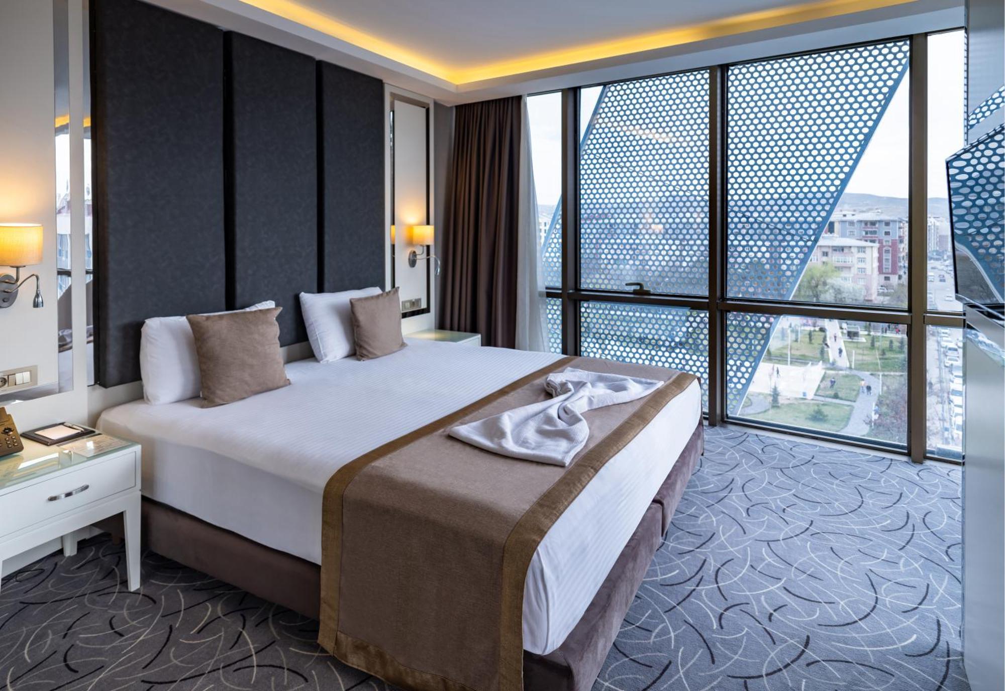 The Conforium Hotel Van Luaran gambar